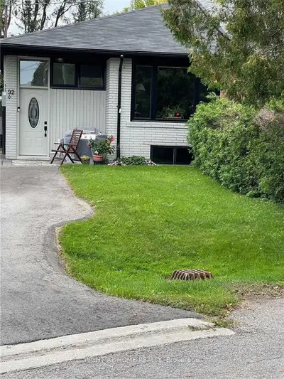 92 Rye Crescent, Newmarket, ON L3Y 2T8