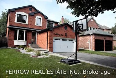 11 Mahogany Court, Aurora, ON L4G 6M8