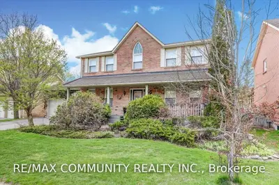 30 Quaker Village Drive, Uxbridge, ON L9P 1A1