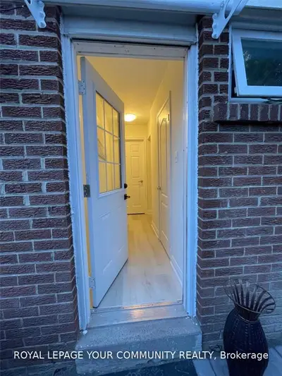 160 Hodgson Drive Bsmt, Newmarket, ON L3Y 1E2