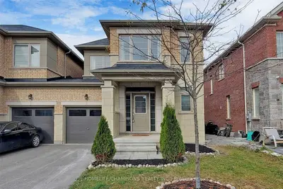 24 Frederick Pearson Street, East Gwillimbury, ON L9N 0R8