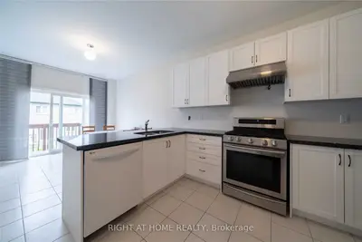 42 Tyndall Drive, Bradford West Gwillimbury, ON L3Z 0J7