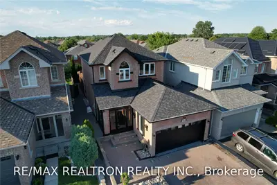 468 Greig Circle, Newmarket, ON L3Y 8S7
