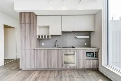 898 Portage Parkway 805, Vaughan, ON L4K 2M7