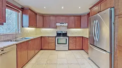 28 Lake Avenue Main, Richmond Hill, ON L4E 3G3
