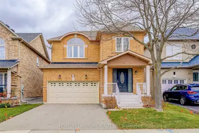 107 Sawmill Valley Drive, Newmarket, ON L3X 2S4