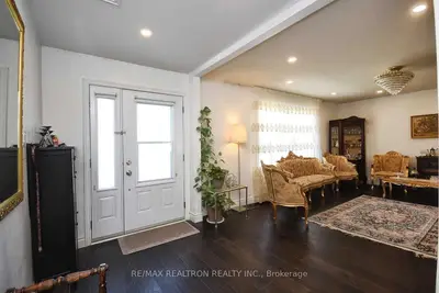 181 Currey Crescent Upper, Newmarket, ON L3Y 5M7