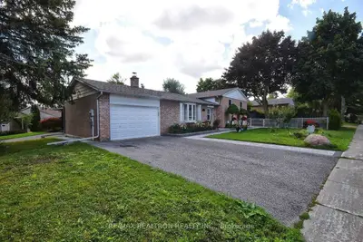 181 Currey Crescent Bsmt, Newmarket, ON L3Y 5M7
