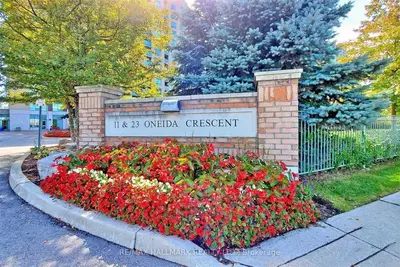 11 Oneida Crescent E 805, Richmond Hill, ON L4B 0A1