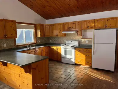 204 Bayview Avenue Upper, Georgina, ON L4P 2T2