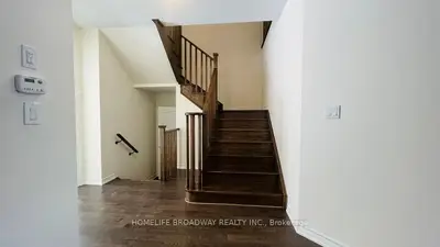 6 Valleo Street, Georgina, ON L49 0J9