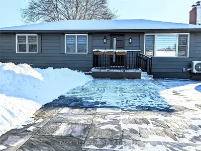642 Queen's Crescent, Newmarket, ON L3Y 2C4