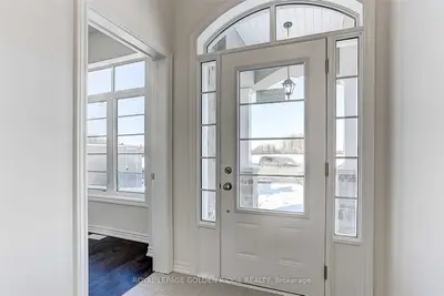 11 Charles White Court, East Gwillimbury, ON L9N 0T7
