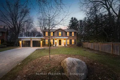 202 Glenada Court, Richmond Hill, ON L4C 5M7