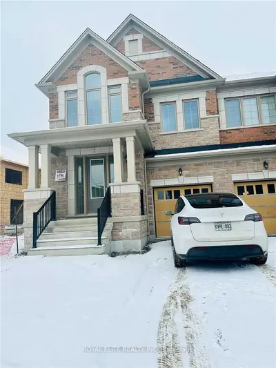 165 Silk Twist Drive, East Gwillimbury, ON L9N 1E2