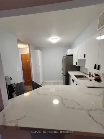 326 Major Mackenzie Drive E 205, Richmond Hill, ON L4C 8T4