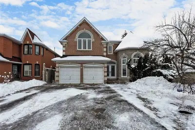 603 Plantation Gate, Newmarket, ON L3X 2C2