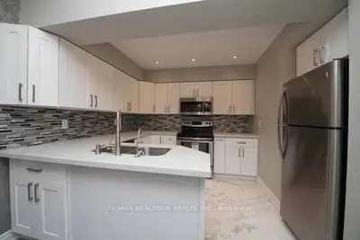 309 Major Mckenzie Drive E 1016, Richmond Hill, ON L4C 9V5