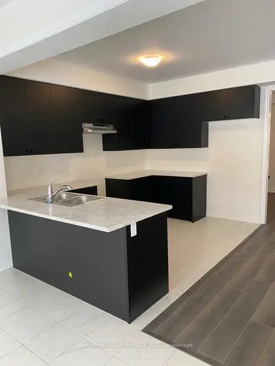 61 Ferragine Crescent, Bradford West Gwillimbury, ON L3Z 4K2