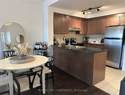 8 Maison Parc Court 102, Vaughan, ON L4J 9K5