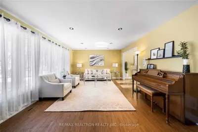 105 North Lake Road, Richmond Hill, ON L4E 3G4