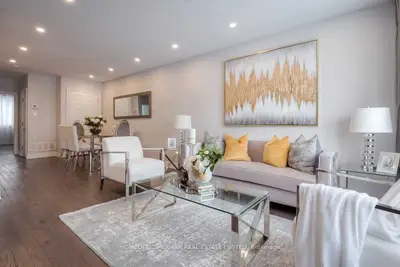 304 Taylor Mills Drive N, Richmond Hill, ON L4C 2T7
