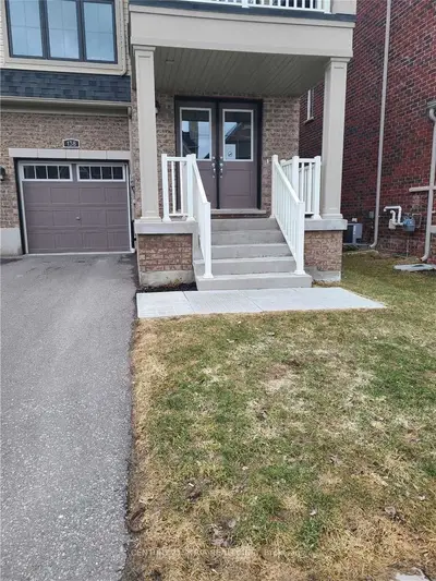 138 Alvin Pegg Drive, East Gwillimbury, ON L9N 0R7