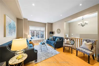 18 Edgemont Court, Richmond Hill, ON L4S 2H8