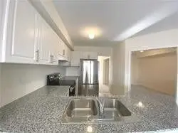 35 Anne Pegg Crescent, Georgina, ON L0E 1R0