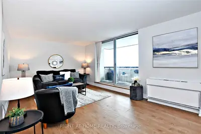 20 William Roe Boulevard 909, Newmarket, ON L3Y 5V6