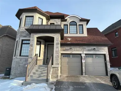 19 Pear Blossom Way, East Gwillimbury, ON L9N 1M8