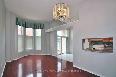 4 Queensway Drive, Richmond Hill, ON L4S 1S2