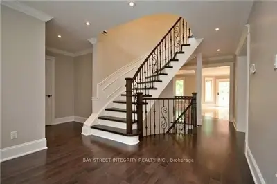 961 Damascus Court, Newmarket, ON L3X 1L2
