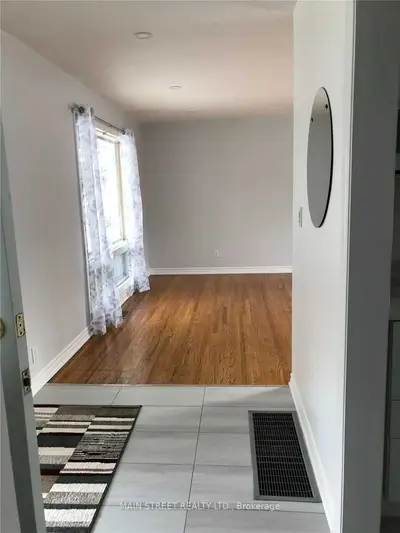 246 Scott Avenue Main Fl, Newmarket, ON L3Y 4R5