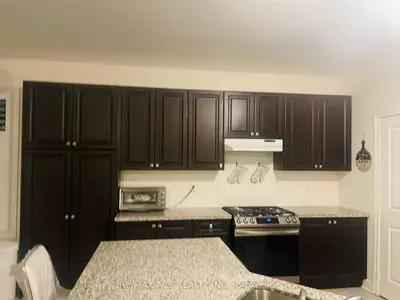 12 Bert Bell Court, Whitchurch-Stouffville, ON L4A 4P2