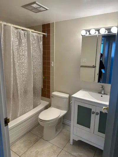 40 Baif Boulevard 411, Richmond Hill, ON L4C 5M9
