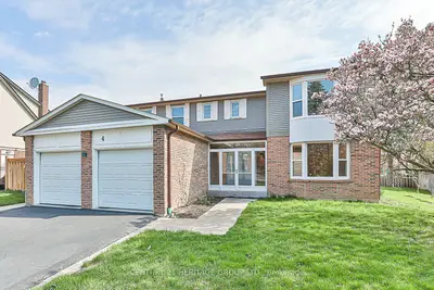 4 Paisley Place W, Richmond Hill, ON L4C 6S7