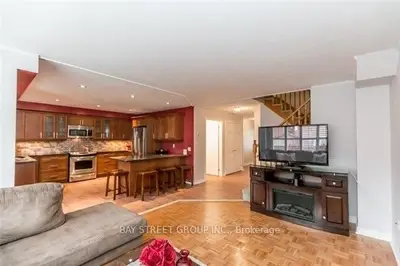 76 Sawmill Valley Drive, Newmarket, ON L3X 2S3