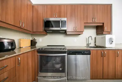 9191 YONGE Street SW413, Richmond Hill, ON L4C 1E2