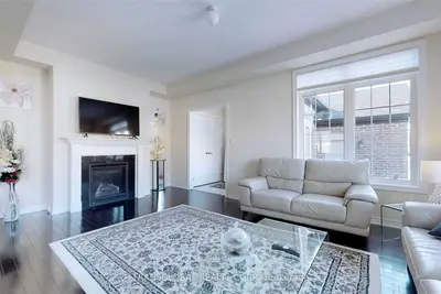 165 Beechborough Crescent, East Gwillimbury, ON L9N 0P1