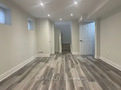17 Marsh Street, Richmond Hill, ON L4C 7P2