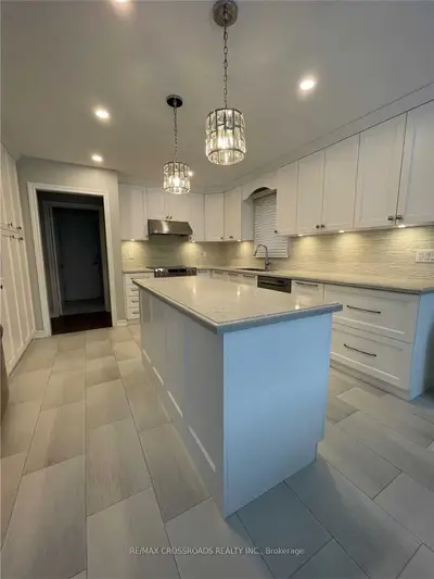 25 Strathearn Avenue, Richmond Hill, ON L4B 3C6