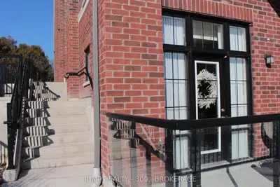 2 LINSMORE Place 101, Whitchurch-Stouffville, ON L4A 4T4