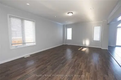205 Hopkins Crescent, Bradford West Gwillimbury, ON L3Z 0R8