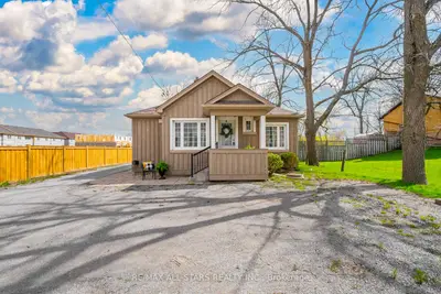 212 Brock Street E, Uxbridge, ON L9P 1M4