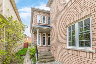 3 Champagne Court, Richmond Hill, ON L4S 1X9