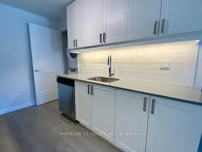 1030 Portage Pkwy Th-19 16, Vaughan, ON L4K 0K3