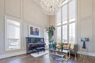 5 Pleasant Valley Drive, Whitchurch-Stouffville, ON L4A 1R9