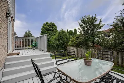 198 Billings Crescent, Newmarket, ON L3Y 7Y3