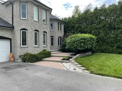 22 Waverley Crescent, Richmond Hill, ON L4C 8Z4